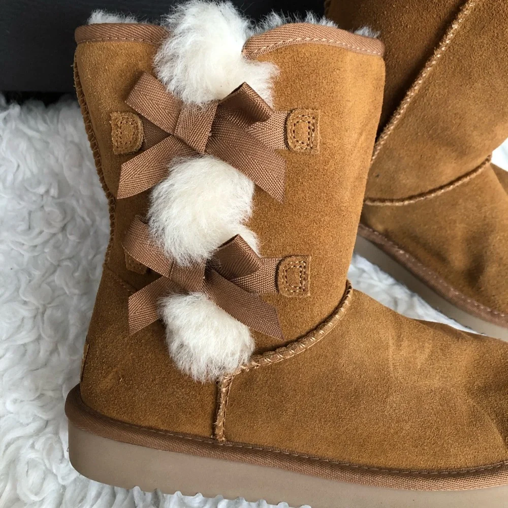 UGG Koolaburra Victoria short boots, size 6